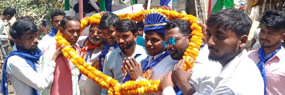 वक्त सबका आता है,पर बुरे लोग चाहे जितना होशियारी कर ले पर उनका अंत अवश्य होता है, हां अच्छे लोगों को संघर्ष तो करना पड़ता है,पर विजय अवश्य प्राप्त होता है।।