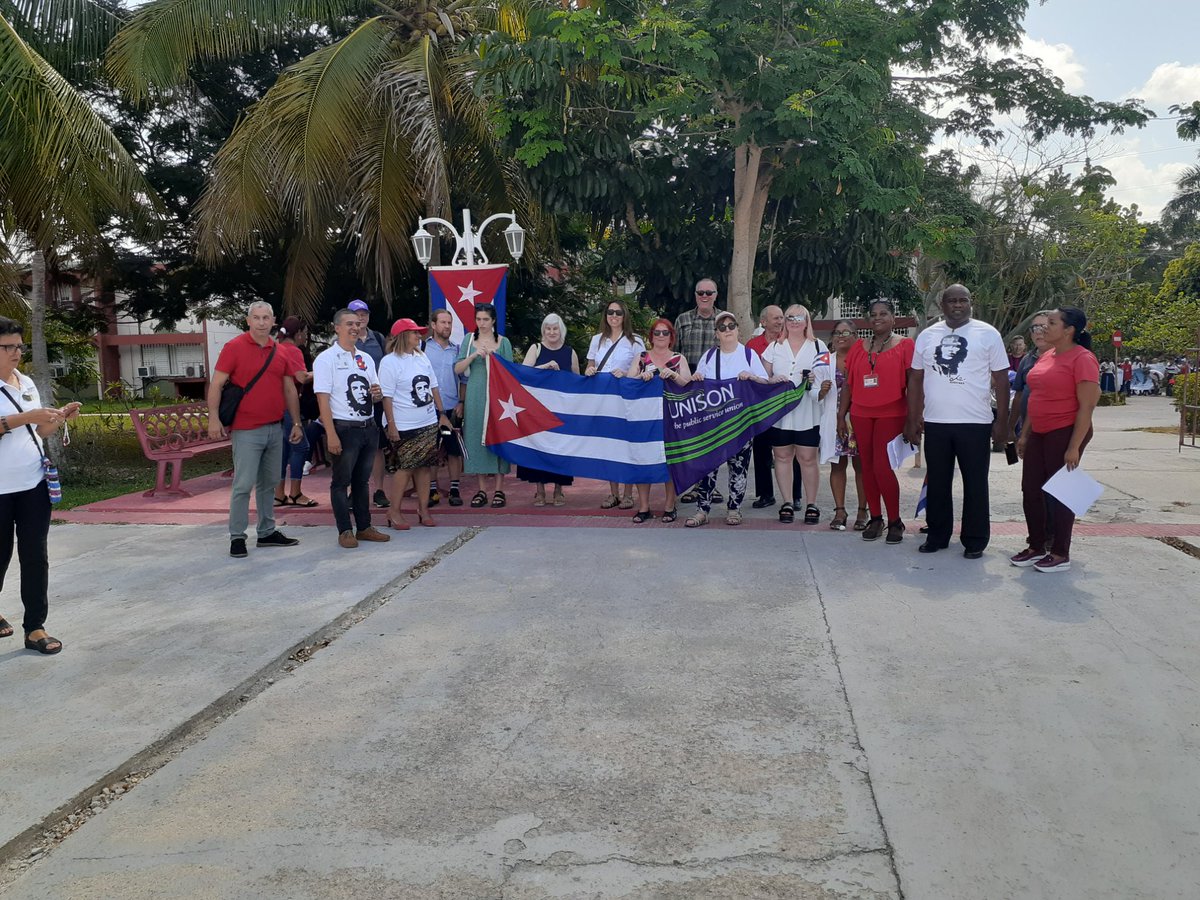 cabrera_laza's tweet photo. Delegación de UNISON, Inglaterra participaron junto a los trabajadores en la Unidad Central de Cooperación Médica y la presencia de la Viceministra @TaniaMCruzHdez         en la celebración por el #1DeMayo. #ALaPatriaManosYCorazón https://t.co/UnPTPNjlk2