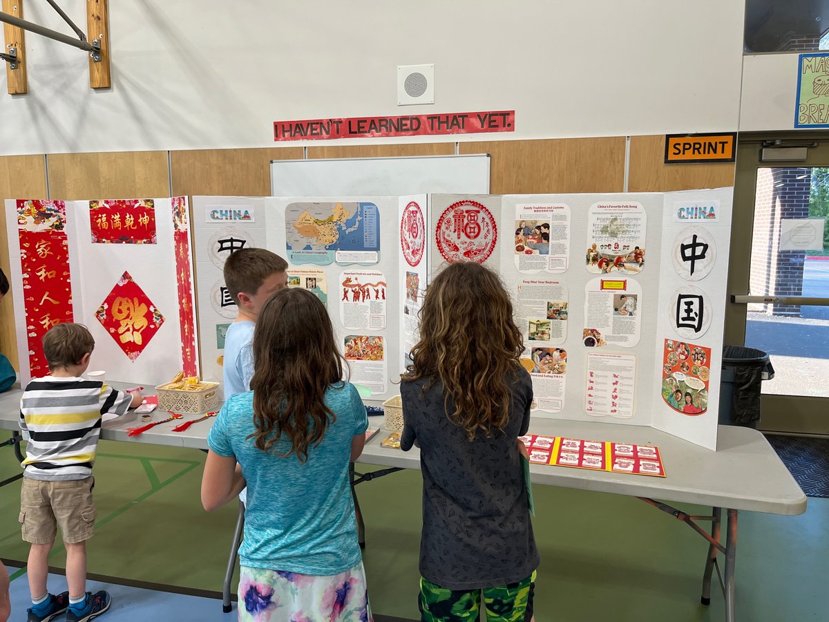 sunpseagles's tweet photo. Bolton and Sunset families celebrated World Culture Night together. Countries, stories, food, and talent shared. https://t.co/gIsOM0UBd0
