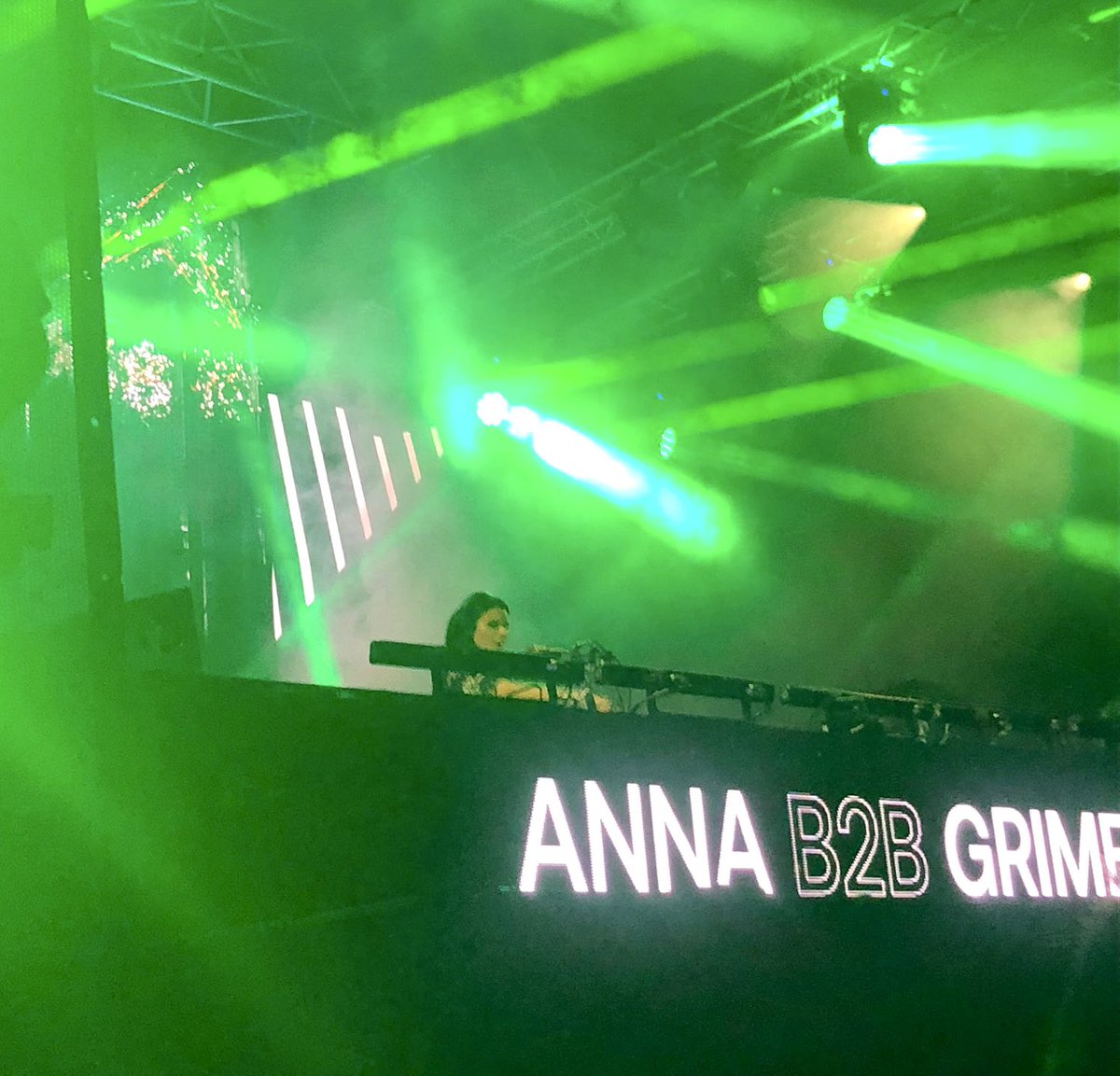 nelly loriaux tweet media