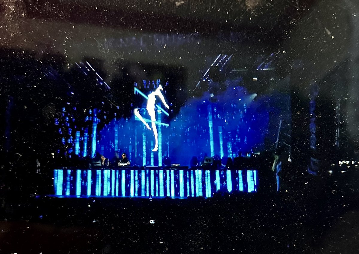 nelly loriaux tweet media