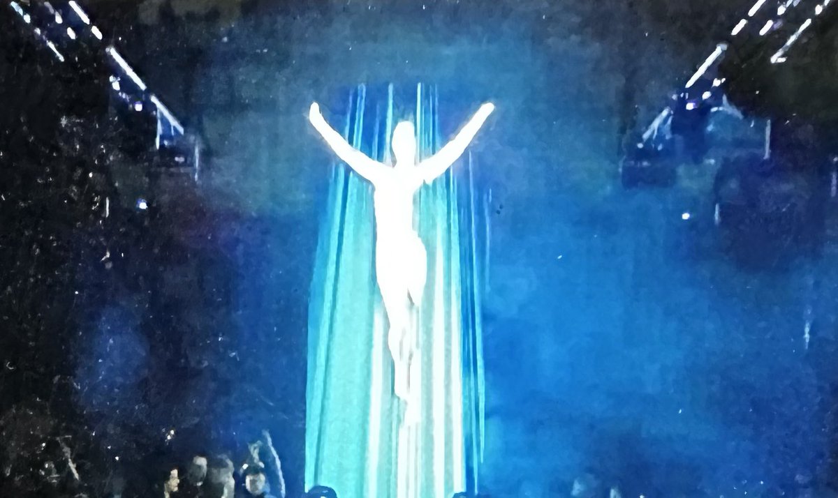 nelly loriaux tweet media