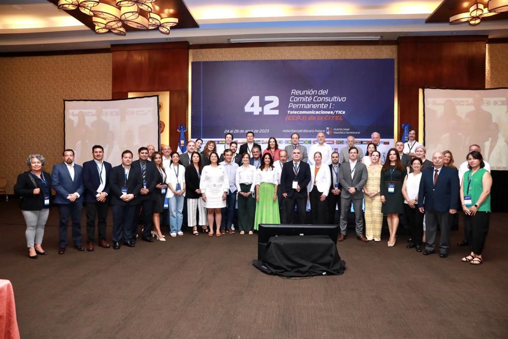 rcavada's tweet photo. Concluye 42° encuentro de organismos de telecomunicaciones que reunió en RD a 35 países miembros de la OEA 
https://t.co/wSF6ZoSLJh

Punta Cana, La Altagracia . — Este viernes concluyeron los trabajos de la 42° Reunión del Comité Consultivo Perm... https://t.co/ZKoBYplrkZ