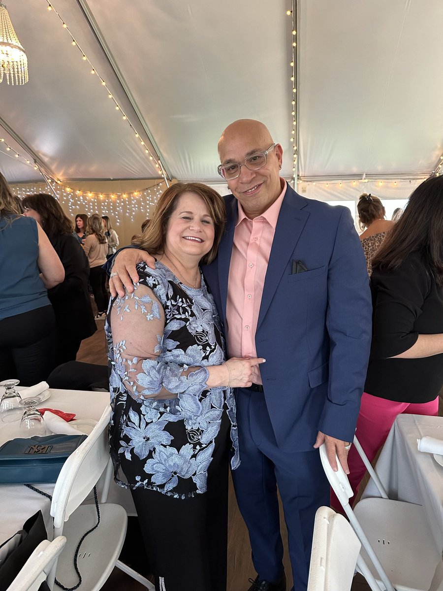 LynnLAAP's tweet photo. Mr. Ayala enjoyed the night too! https://t.co/CVvvcuWnNz