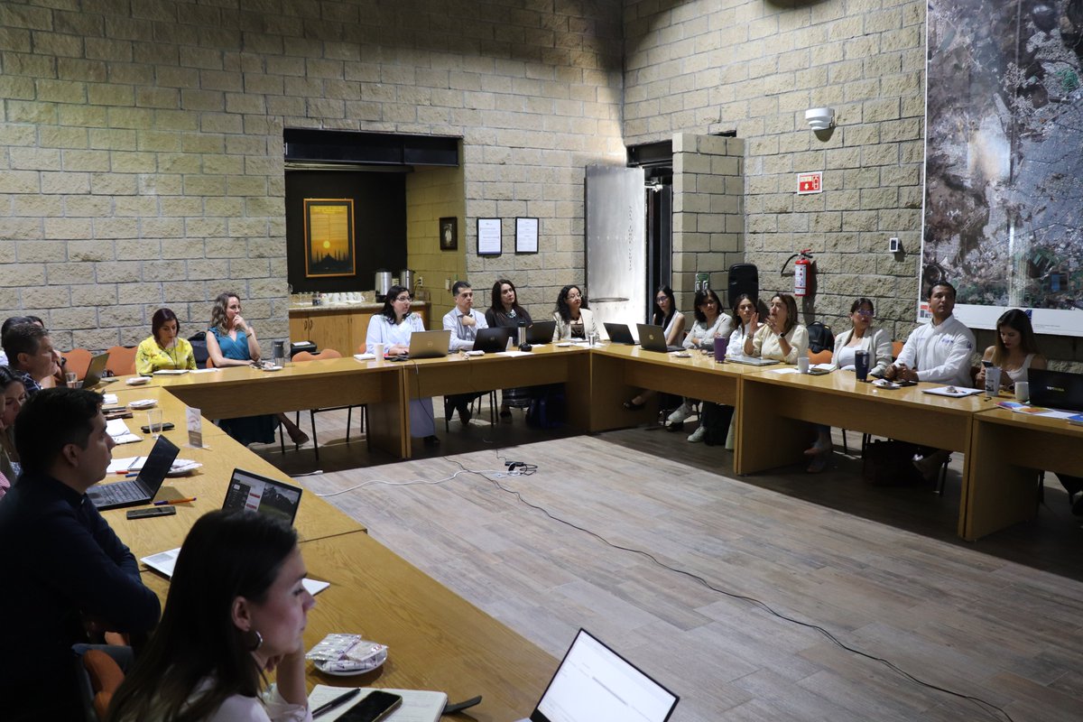 Implan_Leon's tweet photo. Continuando con el trabajo interno del Consejo Rector, hoy sesionaron los grupos de trabajo
-Seguridad y Prevención; y
-Vida digna y Desarrollo comunitario
Estas mesas se suman al ejercicio de comparativa de ciudades que se realizará para integrar la visión León 450 🦁. https://t.co/mVyv54xfi7