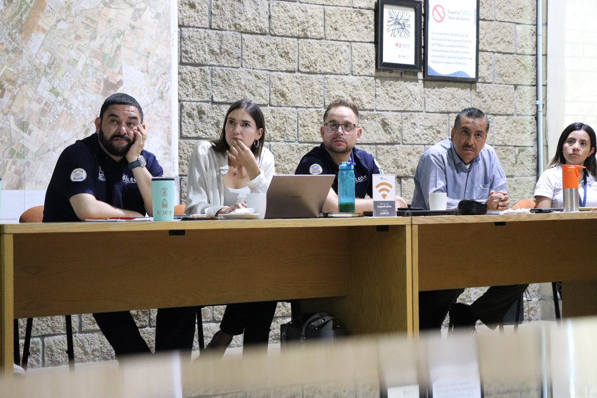 Implan_Leon's tweet photo. Continuando con el trabajo interno del Consejo Rector, hoy sesionaron los grupos de trabajo
-Seguridad y Prevención; y
-Vida digna y Desarrollo comunitario
Estas mesas se suman al ejercicio de comparativa de ciudades que se realizará para integrar la visión León 450 🦁. https://t.co/mVyv54xfi7