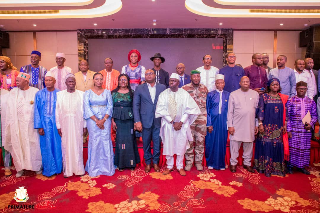 La main du Chef de l’Etat reste tendue à tous les acteurs sans exception pour susciter un climat de confiance pour un dialogue franc.<a href="/Presidence_gn/">Présidence de la Guinée</a> <a href="/PrimatureGN/">Primature de la République de Guinée</a> #pourlaguinee🇬🇳