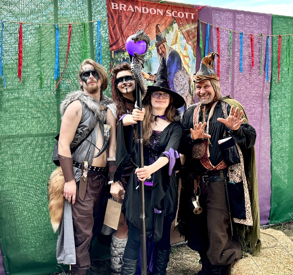 BrandonJayScott's tweet image. It's a gift to entertain families who like to get into character and play together. This family made my  day participating in my show. They were endearing, deligfhtul, contagiously joyful. #renaissancepleasurefaire 
#wherefantasyrules  #renaissancefaire #renfaire