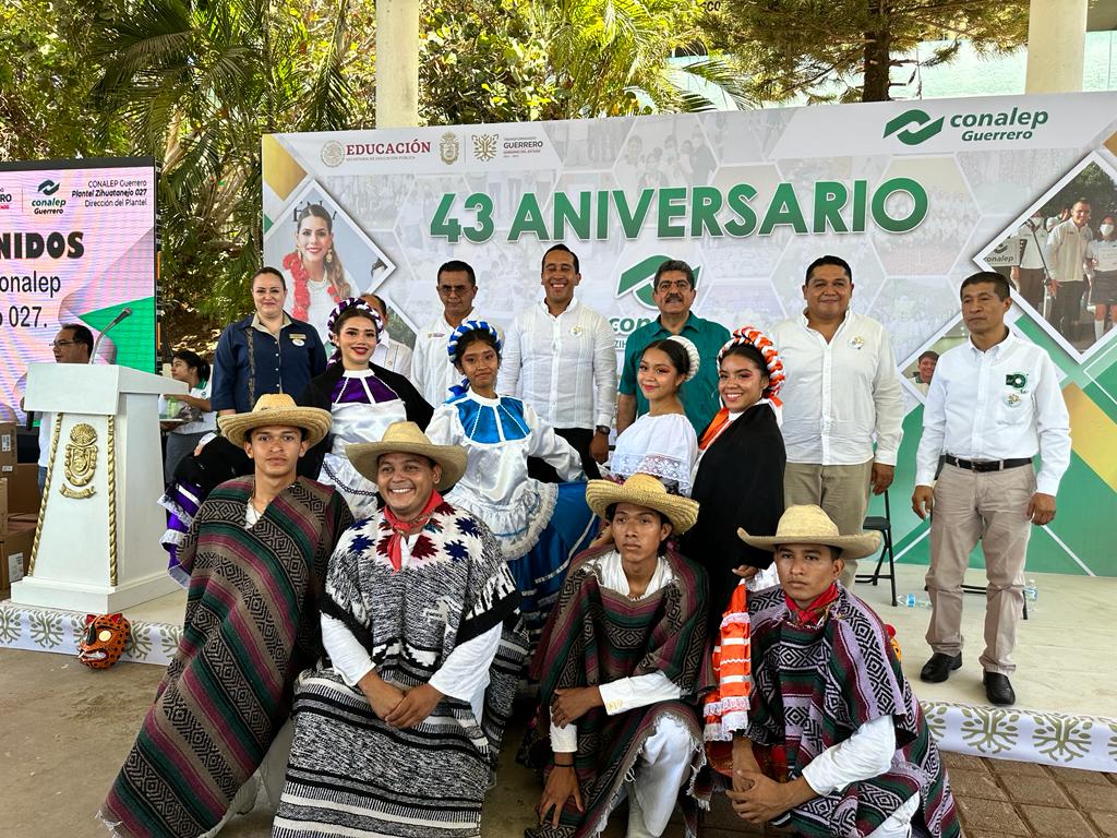 CONALEP_Mex's tweet photo. Celebramos 43 años del plantel Zihuatanejo del @ConalepGro19. Gracias a nuestro increíble equipo de docentes y administrativos por su dedicación y compromiso con la formación de profesionales técnicos capacitados.
#TransformandoLaEducación https://t.co/VfRXHlNSAf
