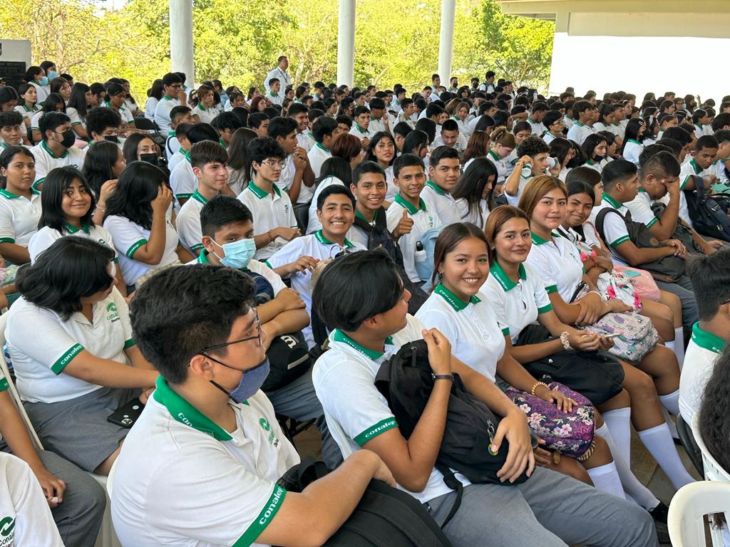 CONALEP_Mex's tweet photo. Celebramos 43 años del plantel Zihuatanejo del @ConalepGro19. Gracias a nuestro increíble equipo de docentes y administrativos por su dedicación y compromiso con la formación de profesionales técnicos capacitados.
#TransformandoLaEducación https://t.co/VfRXHlNSAf
