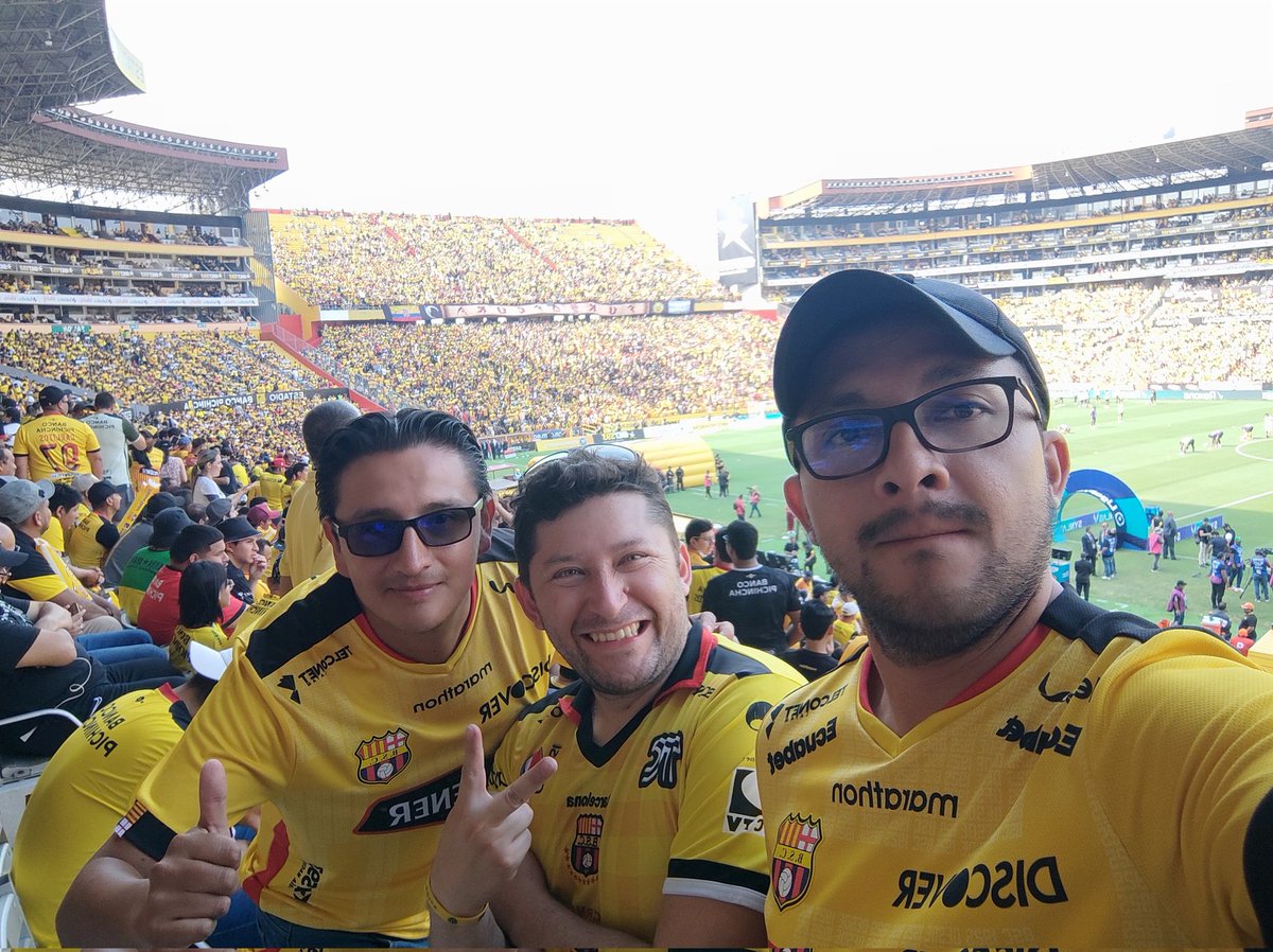 rubendoc87's tweet photo. @BarcelonaSC 98 años de historia @jsa_santamaria https://t.co/0HWUXqOOFu