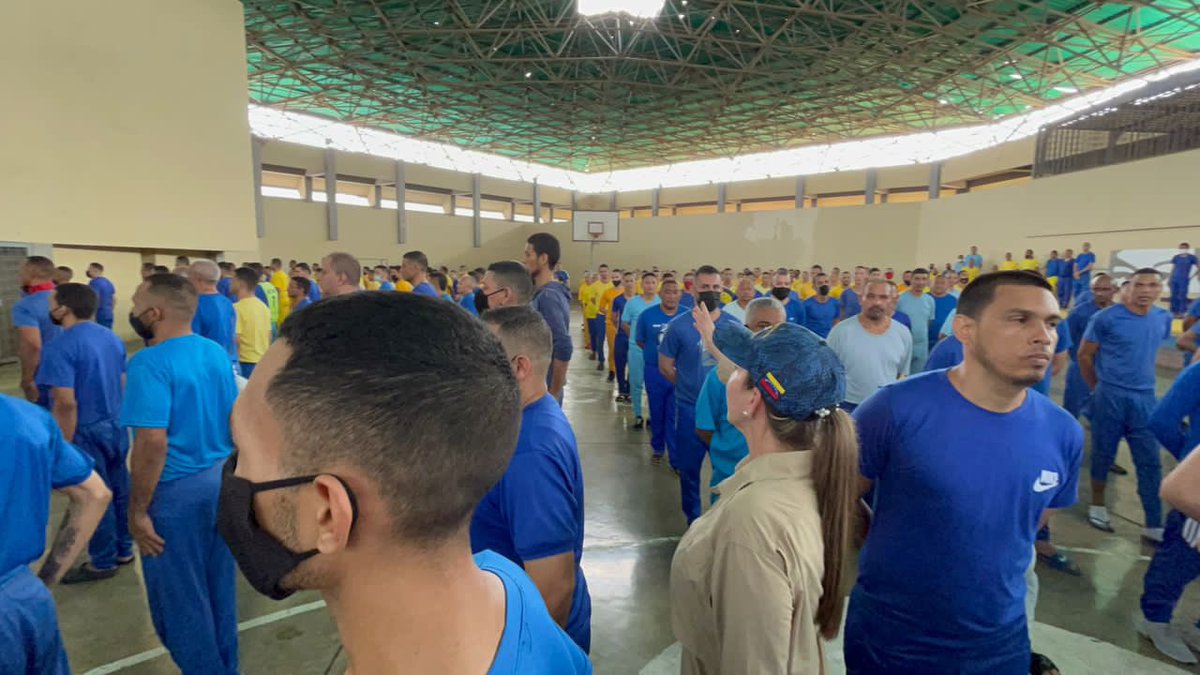 Derecho_paz's tweet photo. Iniciamos en el Centro de Formación para el Hombre Nuevo Dr. Francisco Delgado Rosales donde realizamos la revisión de expedientes, evaluaciones psicosociales, atención a las condiciones de salud de los privados de libertad, inspección de instalaciones y espacios socioproductivos https://t.co/JmcZOEy8Yg