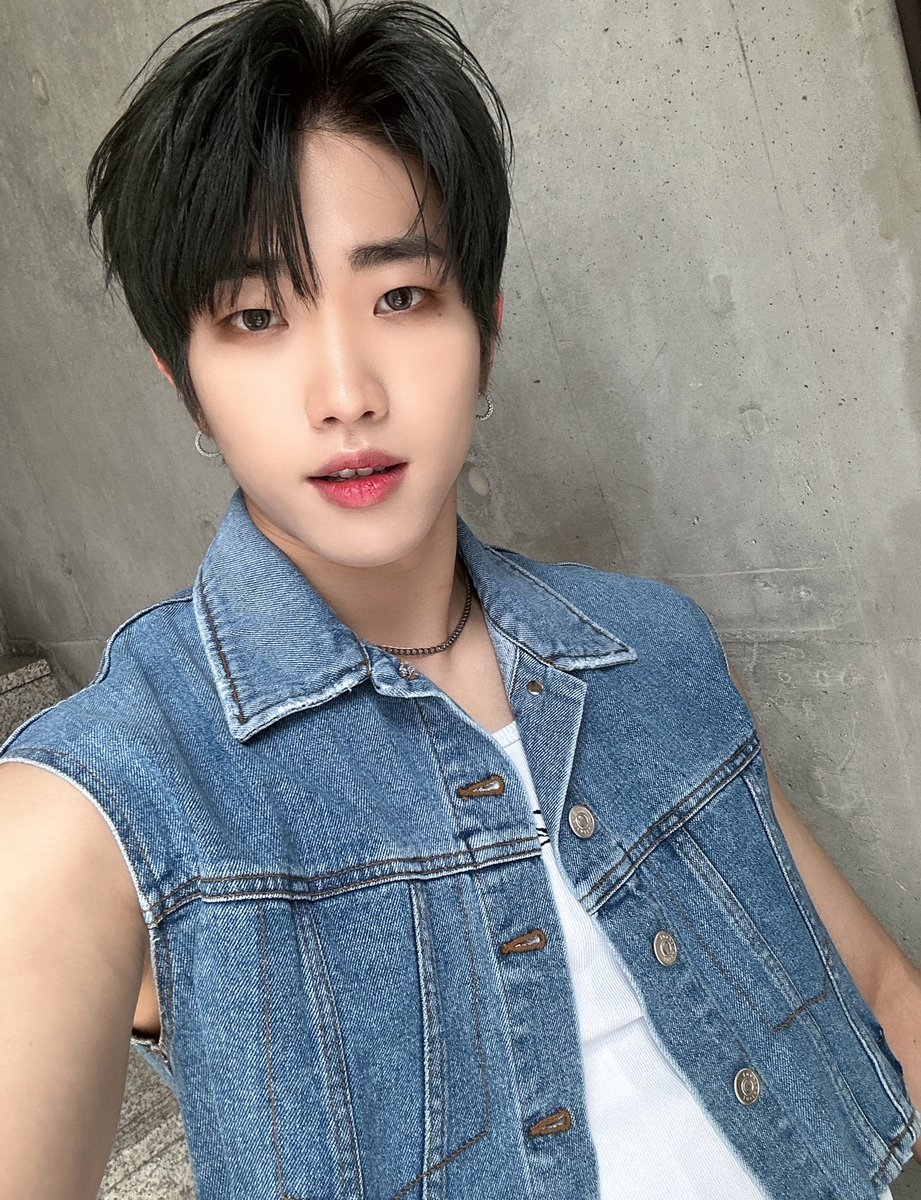 @KINGDOM_GFent 🤳• #DANN 👑
Twitter | 28.04.23

Em meio ao tempo que tem passado rápido
Estou sempre feliz por ter o Kingme. 🤗
Parabéns pelos seus 800 dias, Kingme. 🌷

🐼×Pandi
[#DANN ⚔ #단 ⚔ #KINGDOM ⚔ #킹덤 ⚔ #キングダム ⚔ @KINGDOM_Gfent]