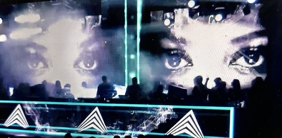 nelly loriaux tweet media