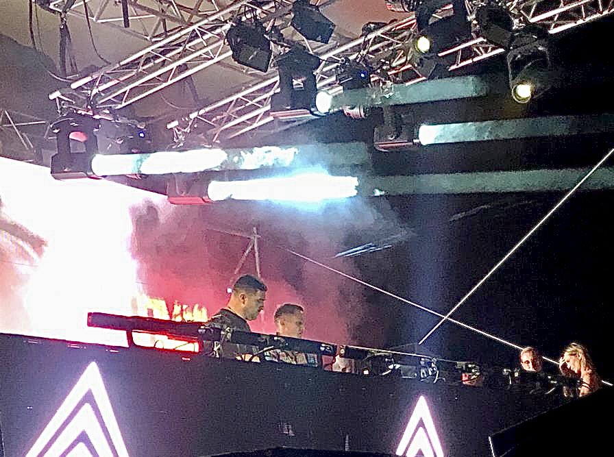 nelly loriaux tweet media