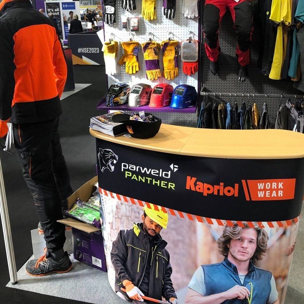BigPrintShop01's tweet photo. Our contester portable 2x2 counter with beech top on show at the NEC Birmingham. Thanks to Parweld for using us as there exhibition print partner. 

Link on story 🖕🏻 https://t.co/WZ52Tii8Eo https://t.co/VDyNcOgFgi