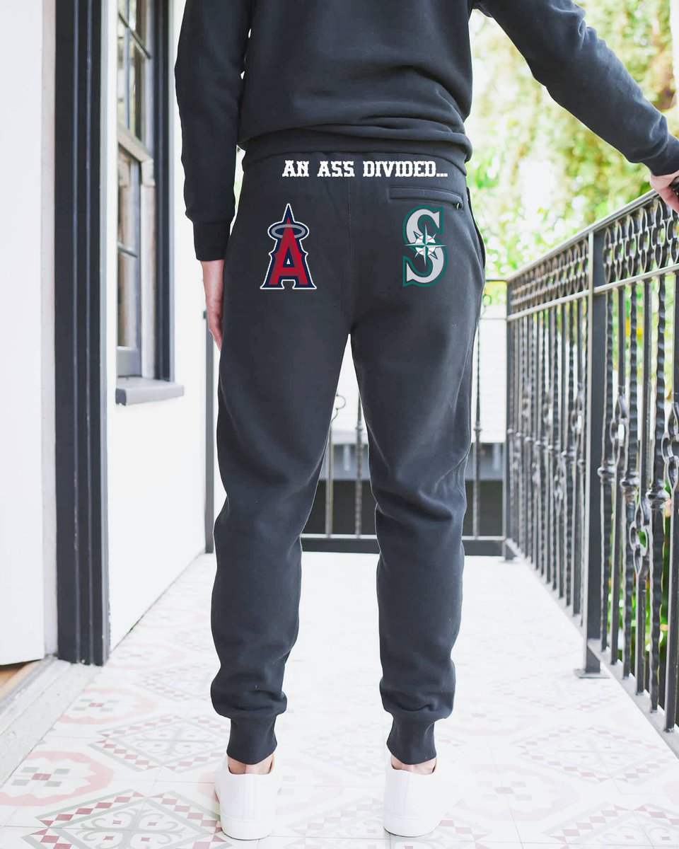 RememberNapster's tweet photo. New pants idea https://t.co/yZM7SKpvpW