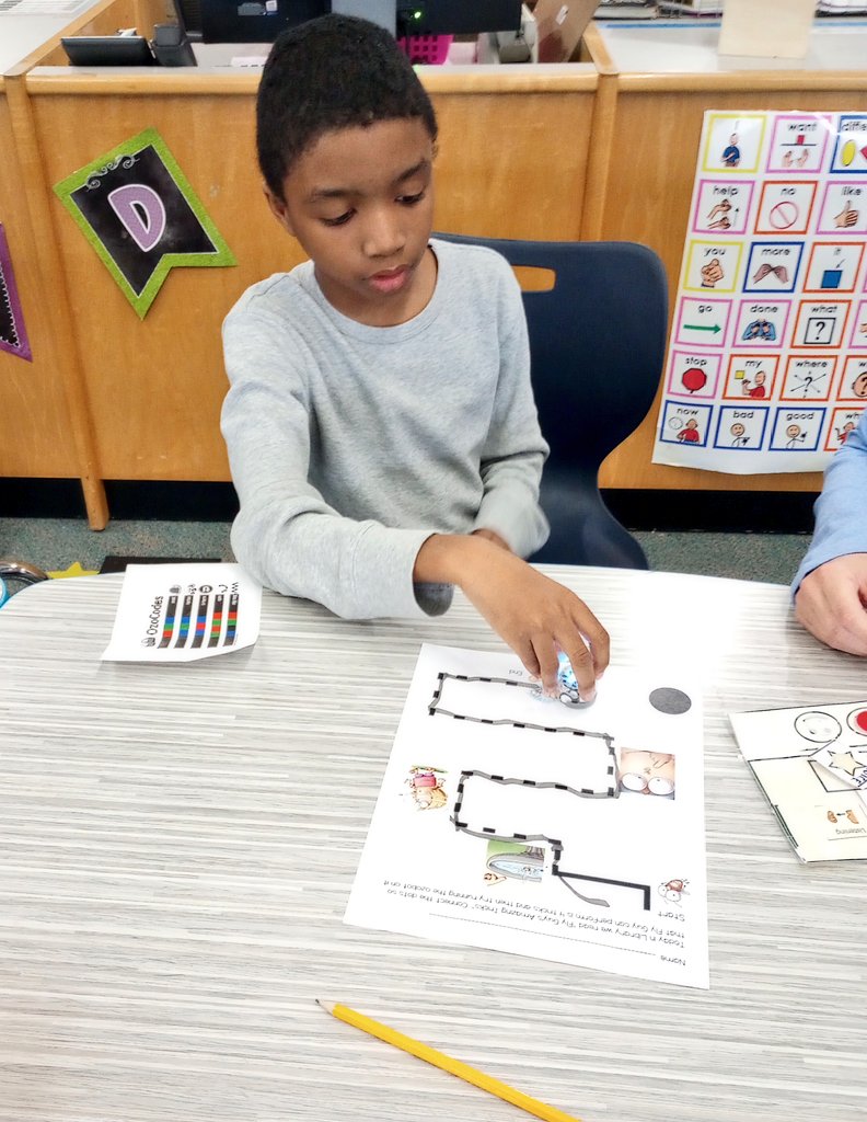 MrsZubarevLMC's tweet photo. This week ASD enjoyed trying out the ozobots! 🤖 #WebsterLMC #WebsterWildcats🐾 #LivoniaPride https://t.co/CXEpgRnV2x