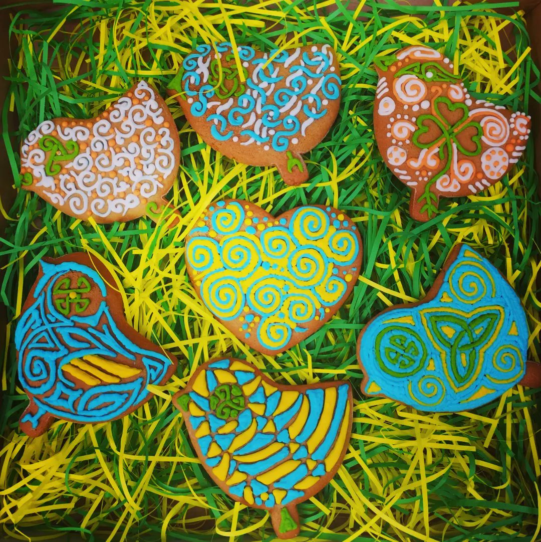 LaGraLena's tweet photo. A gentle reminding of tomorrow's #Dingle Festival 🎊😎
#FeileNaBealtaine and our Ukrainian community are waiting for you.
We baked delicious chocolate chip cookies and gingerbread 🍪
All funds raised will be sent to support Ukraine.
Welcome!
#BiaDingle #DinglePeninsulaTourism https://t.co/EcCZKaXVPk