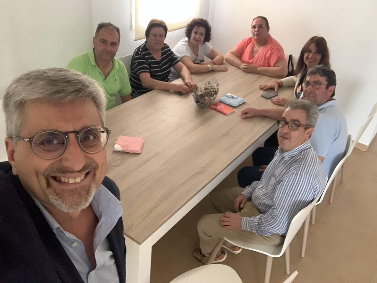 JoseleAguilar's tweet photo. Esta tarde hemos estado en #SierraDeYeguas acompañando a los compañeros del @PSOE_SdY en la visita a #ASEMI
No pude ir a la inauguración de su nueva sede y se lo debía. 
Impresiona pasar por la Laguna de #FuenteDePiedra y verla completamente seca https://t.co/IHxKVZoAip