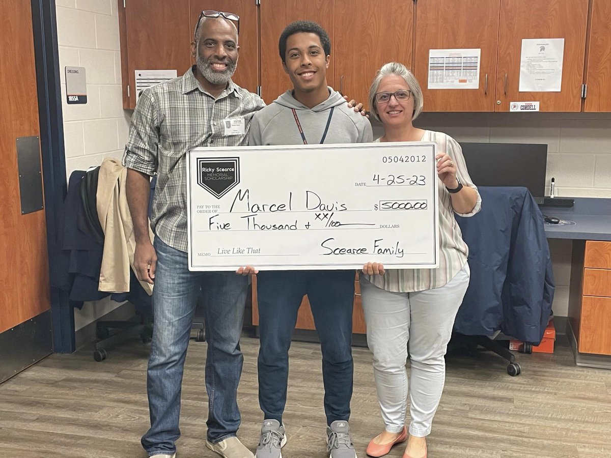 katyisd's tweet photo. Congratulations to this year's recipients of the @scearcescholar: Trevor Hovance, Megan Anton, Marcel Davis and Chase Truex! Each of these students will be receiving a $5,000 college scholarship. https://t.co/9eCThLJuyN https://t.co/3OeiJTOs9T