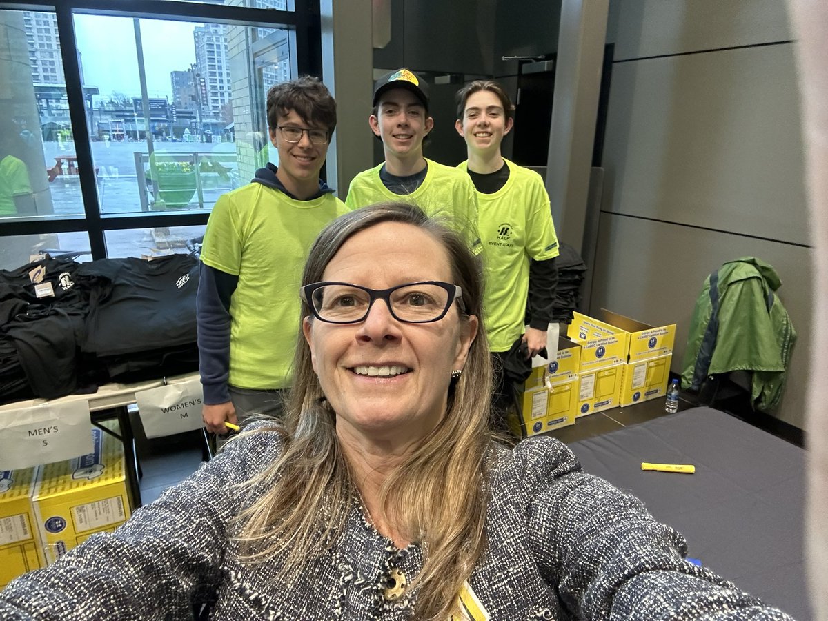 Chris_Fonseca3's tweet photo. All registered &amp; ready to #RunTheSauga @MississaugaHalf @novonordisk 5K. Honoured to be running with @gutstorun &amp; celebrating 10 years with this incredible group supporting @getgutsypeel @getgutsycanada THANK YOU to all volunteers/organizers/sponsors &amp; good luck to all runners! https://t.co/1s5gamRgJq