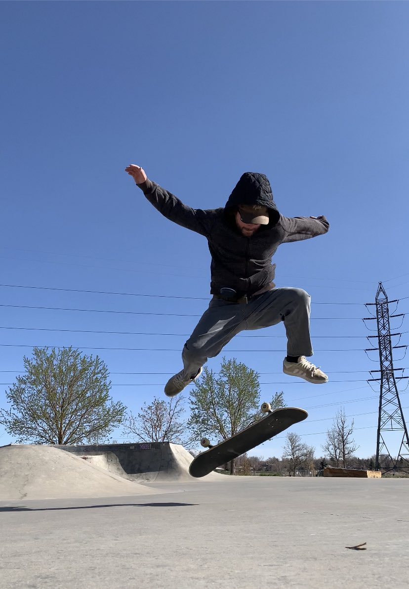 RealBHonest's tweet photo. @RideOnewheel ! Day 28 of me tagging y’all until you hook me up with a free one of them rigs 🌊
Bet you I can kickflip it https://t.co/JvaSoROI50