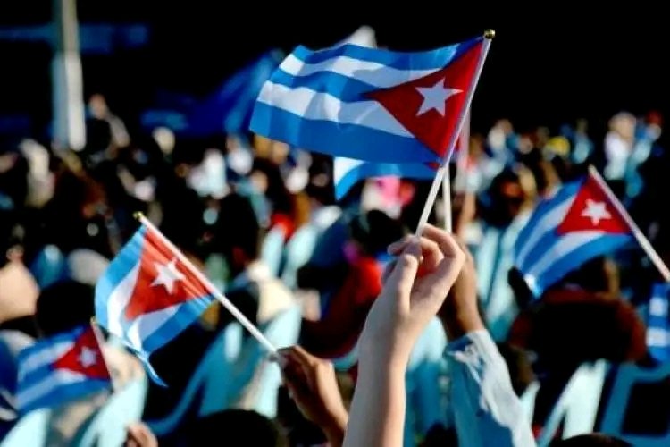 @FMC_Cuba @Alexandervs1234 @CubaCentral Ahí estaremos de fiesta y defendiendo las conquistas de la #RevolucionCubana porque #ALaPatriaManosYCorazon #VivaEl1Mayo