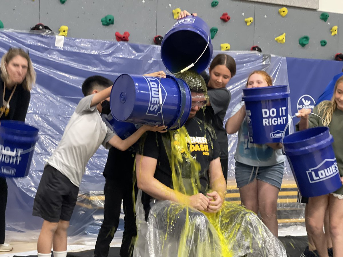 brpumphrey's tweet photo. Got to celebrate effort on the state assessments, wrap up Music (March) Madness, reward students for raising money through our Diemer Dash - and overall just have a fun fun ending to the week! @diemer_pta @DiemerEagles https://t.co/UfbJYGpNPz