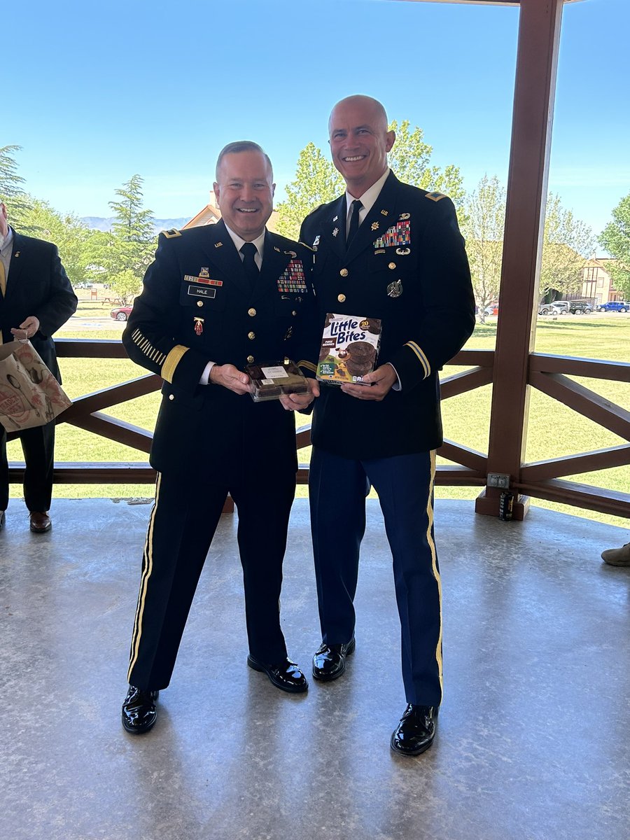 wolfpack_90's tweet image. I farewelled Col. William T. Adams, former director of ACM – IS, as he retires from a distinguished 27-year career serving in the U.S. Army. Col. Adams was presented with the Legion of Merit. We wish him the best of luck in his future endeavors! #AlwaysOutFront I #PeopleFirst