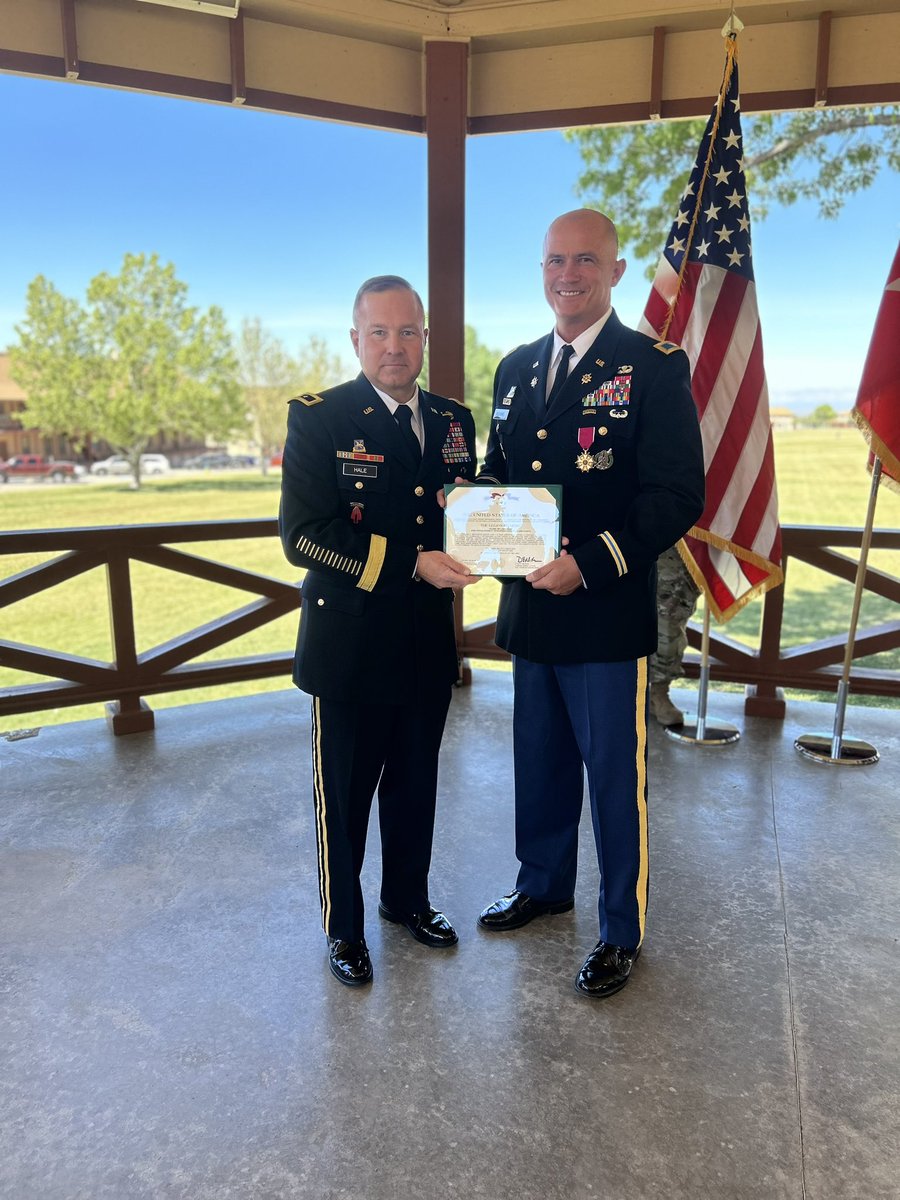 wolfpack_90's tweet image. I farewelled Col. William T. Adams, former director of ACM – IS, as he retires from a distinguished 27-year career serving in the U.S. Army. Col. Adams was presented with the Legion of Merit. We wish him the best of luck in his future endeavors! #AlwaysOutFront I #PeopleFirst