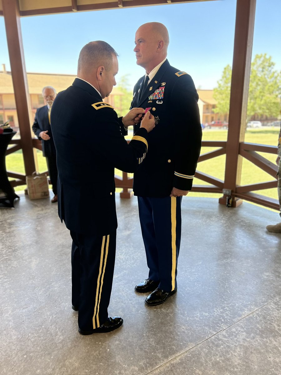 wolfpack_90's tweet image. I farewelled Col. William T. Adams, former director of ACM – IS, as he retires from a distinguished 27-year career serving in the U.S. Army. Col. Adams was presented with the Legion of Merit. We wish him the best of luck in his future endeavors! #AlwaysOutFront I #PeopleFirst