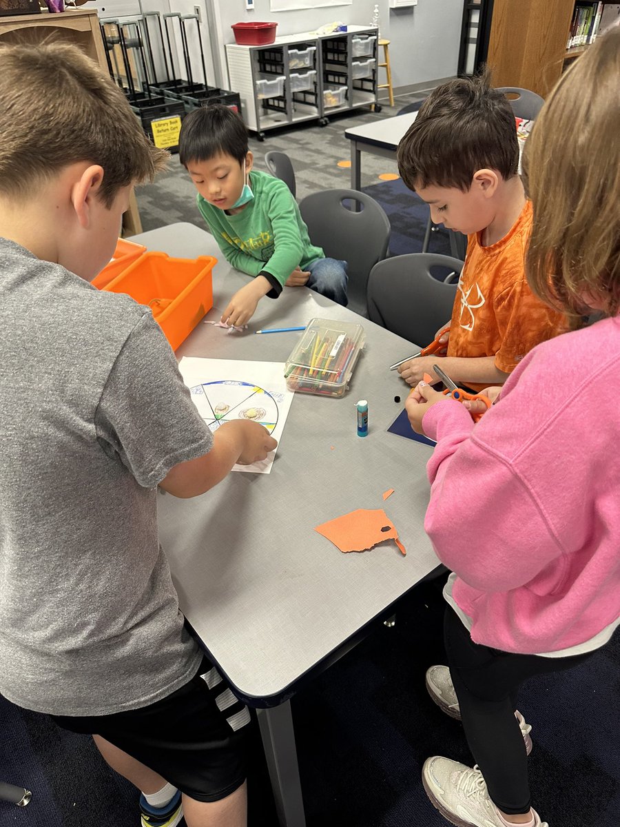 Williams1Marion's tweet photo. Students working hard in makerspace with @bellandoabc123 today! @MarionMavericks #20yearsME https://t.co/flOvTp5Kt3