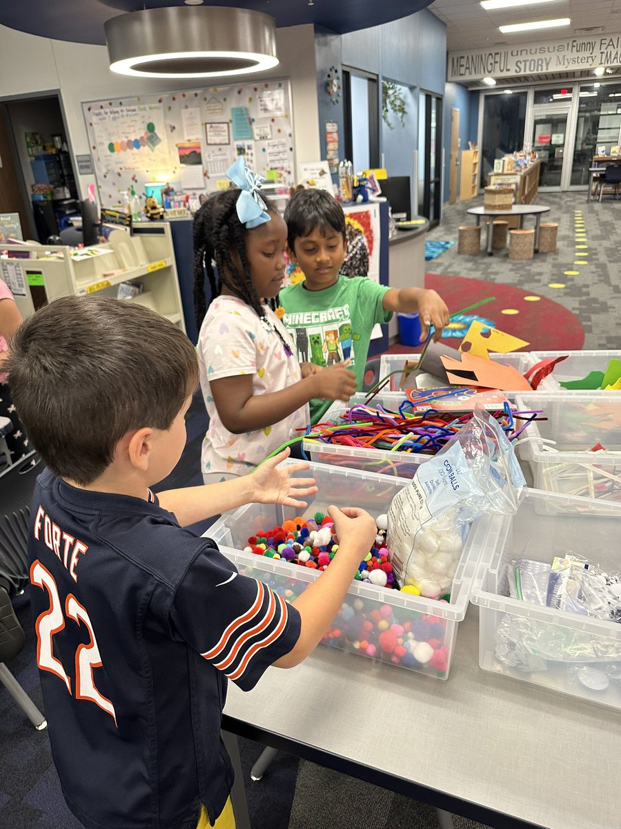 Williams1Marion's tweet photo. Students working hard in makerspace with @bellandoabc123 today! @MarionMavericks #20yearsME https://t.co/flOvTp5Kt3