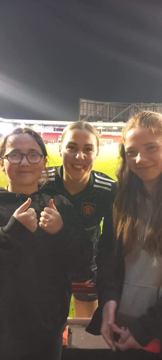 keya1979's tweet photo. A win, a photo, and signed shirts make for an awesome night.  Thank you, Mary Earps and @ManUtdWomen #Englandsnumber1 #goalkeeper #girlscan #girlscanplay https://t.co/7ZTEciGPtx