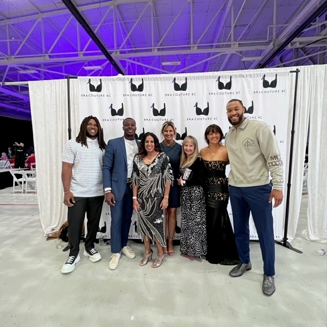 KUPlasticRes's tweet image. KU Plastic Surgery was dressed to impress for the Annual Bra Couture KC annual event! We are thrilled to participate in such a fantastic events that will directly impact our Kansas City community!
#KUHospital #KUCancerCenter #BraCoutureKansasCity #PlasticSurgery #KansasCity