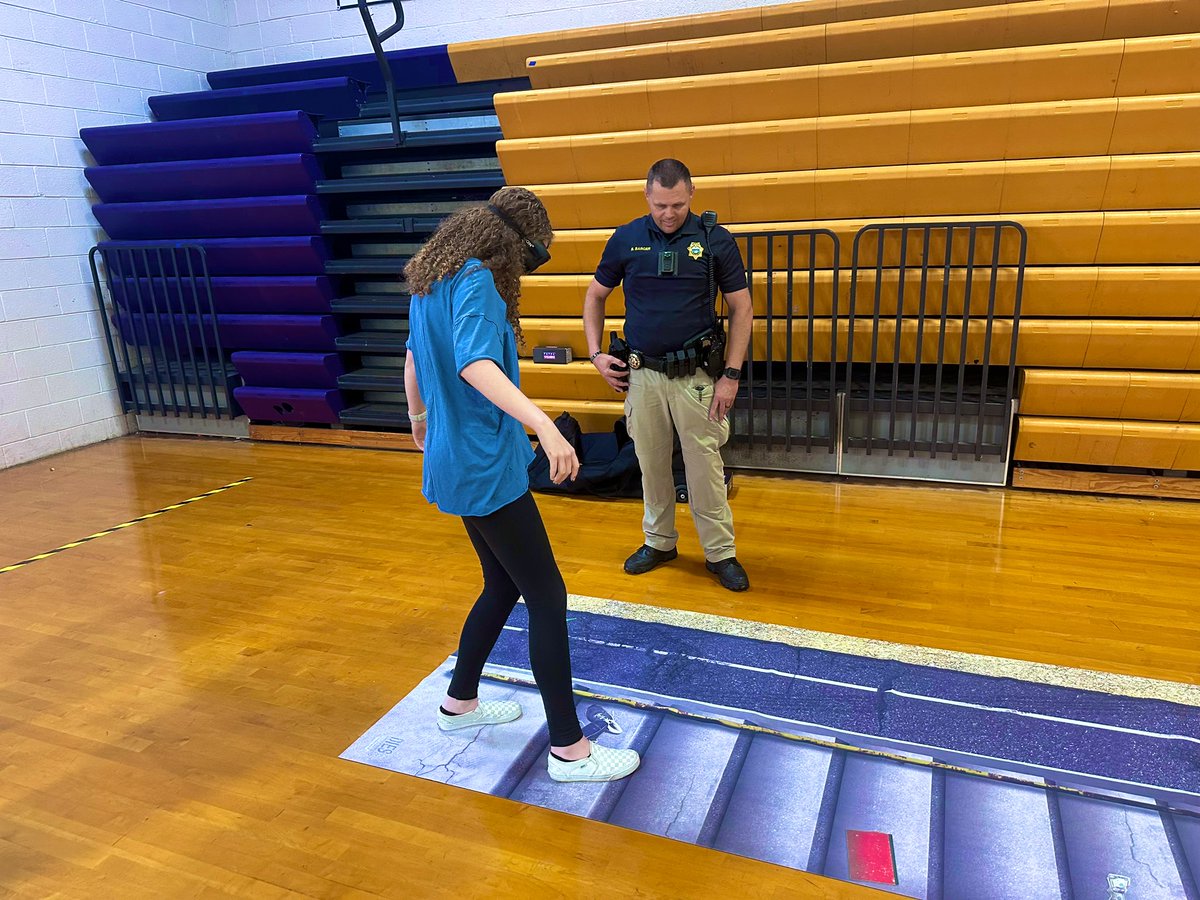 THPKnoxville's tweet photo. @THPKnoxville Trooper Human participated in #PromPromise at Oliver Springs High School. Thank you to everyone who took the time to encourage these students that make safe choices and avoid impaired driving. #Education #DriveSafe #highschool #Prom2023 https://t.co/Obp3wbLbLk
