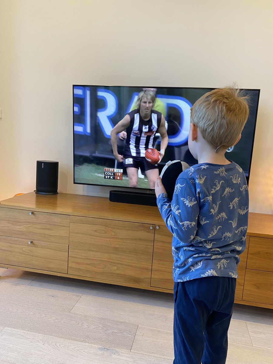 _LowkeyLouise's tweet photo. Starting the day with watching the 2010 grand final. https://t.co/m59M5ATms4