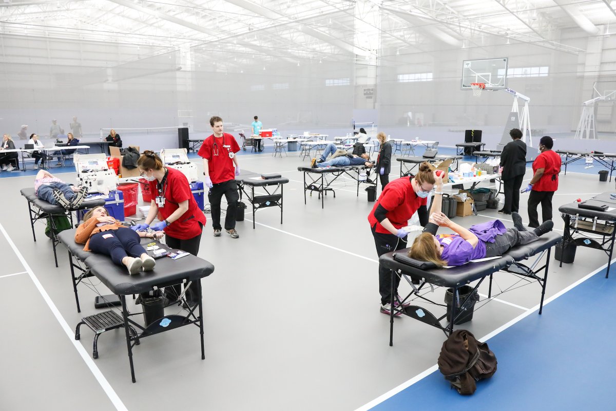 UWMLife's tweet photo. We’re proud to have a team where we support each other at work and also in life. Thanks to the generosity of our team members, hundreds of lives will be impacted and potentially saved from today’s blood drive. ❤️ https://t.co/x4YC4deZJB