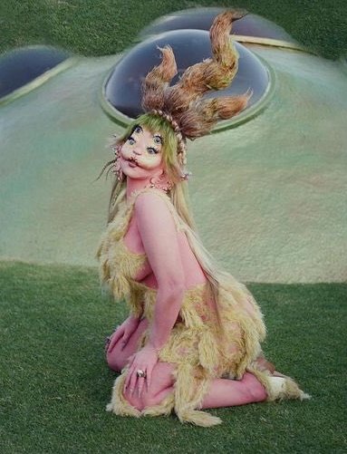 MELANIEXARCHIVE's tweet photo. HAPPY BIRTHDAY MELANIE 🧚🖤 https://t.co/tlnfNGNVut