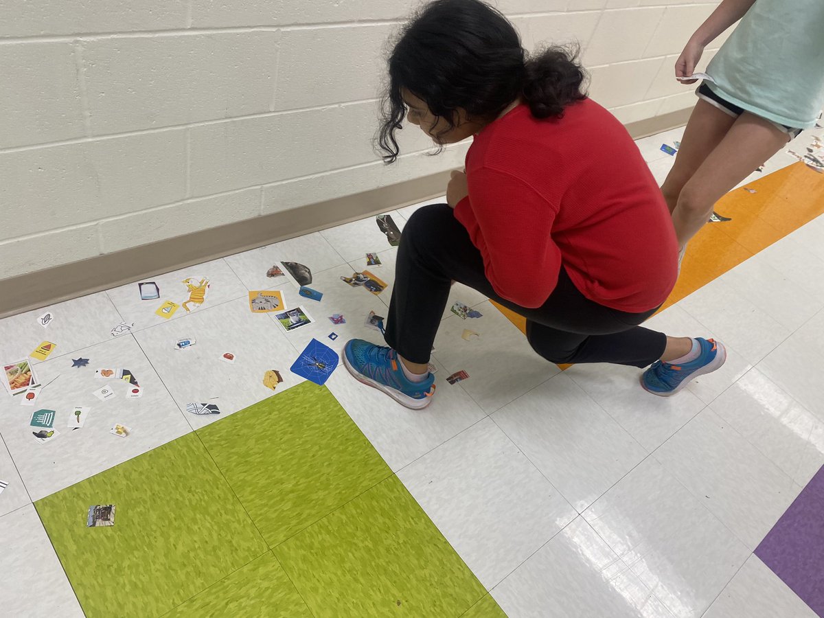 One of my favorite parts of today was watching 5th graders browse for images to collage that represent their identity. <a href="/HortonsCreekES/">Hortons Creek ES</a> #hcesartday2023