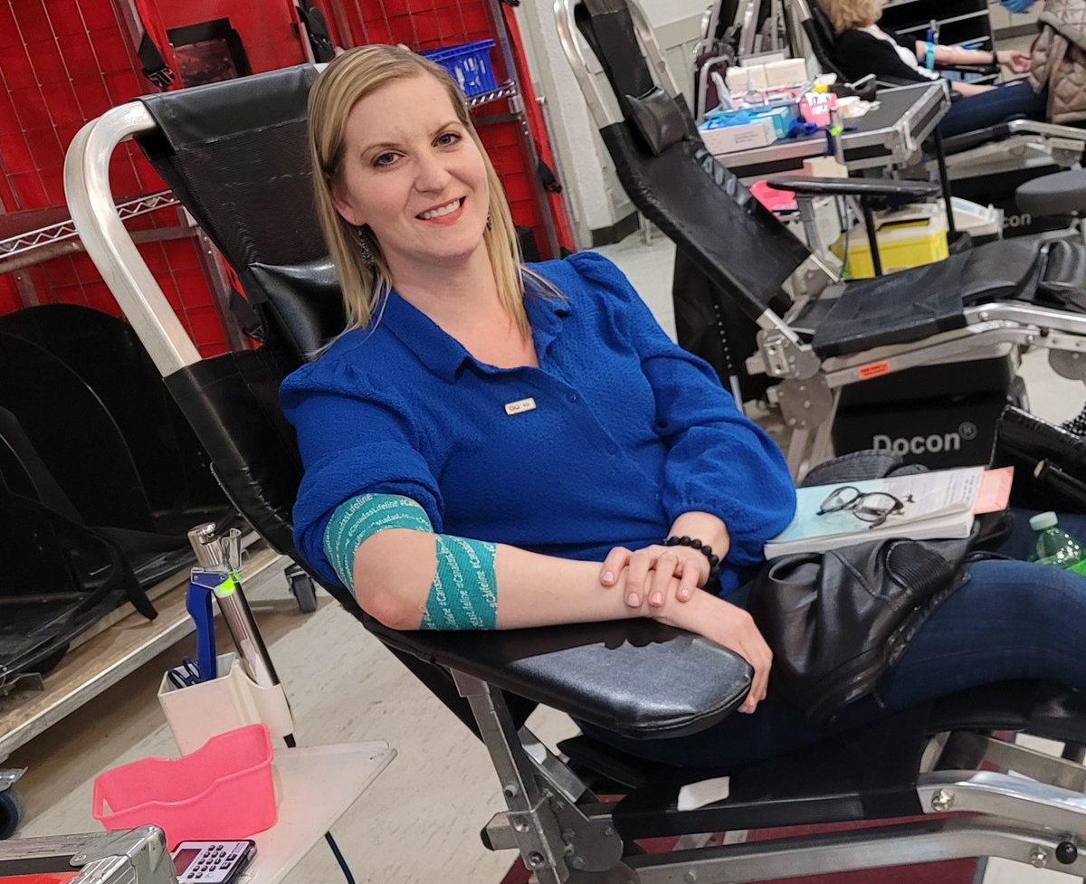#giveblood I got my pin today for 10 blood donations made !!
@TorontoPolice has partnered with Canadian Blood Services to help make a difference for patients in Canada #givebloodsavelives blood.ca for more info