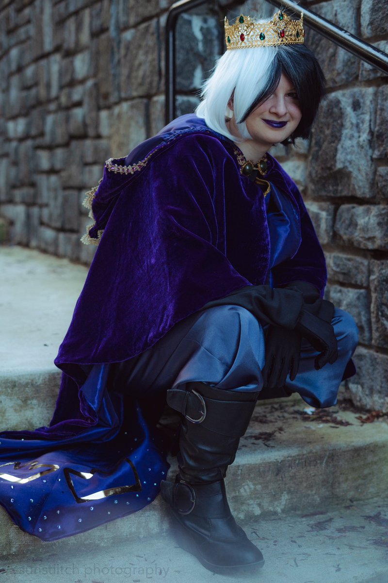CWSeidman's tweet photo. “If the crown fits, wear it.”

Kiddo literally ruled in their original design of Prince Ranboo!

📸- @hobbitbrainrot 
👑- @Ranboosaysstuff 

#ranboocosplay #princeranboo https://t.co/nJ1bUB4LKi