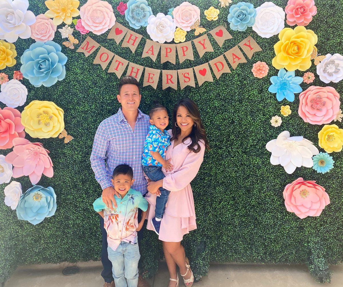 FireflyEatery's tweet photo. Celebrate Mother's Day with a lavish brunch, stunning marina views, live music, plenty of photo-ops, and $5 mimosas and juice bar. Plus, all moms get a special gift from us! 🎁

https://t.co/e82OyqGXqy https://t.co/nfMl3whtSH