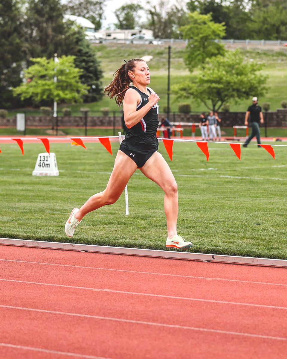 GoBearcatsTFXC's tweet photo. 🚨Rylee Penn wins the women’s 800m with a time of 𝟐:𝟎𝟏.𝟗𝟎!! 🚨

Her time is… 
🔥 Currently 6th in the NATION 
🔥 A UC program record 
🔥 Clark Wood Invitational Meet Record 
🔥Cardinal Park Facility record 

#Bearcats https://t.co/q9eTI2Vkf5
