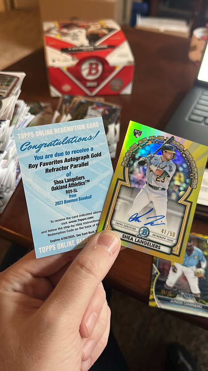 PJsCards2122's tweet photo. @CardPurchaser in the same jumbo box…what am I missing? Fastest redemption fulfillment ever? https://t.co/TTR4PulG5F