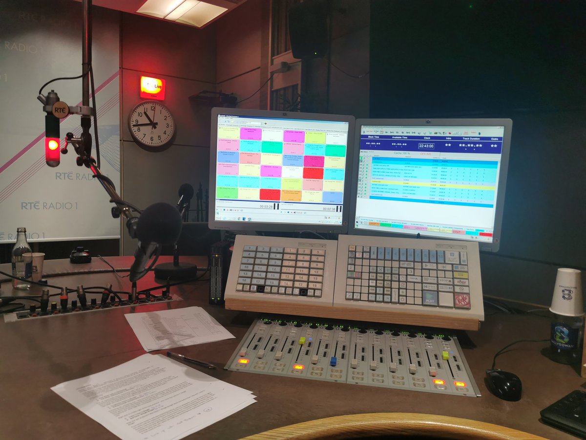 Here we go again, standing by with oodles of tunes!! #latedate <a href="/RTERadio1/">RTÉ Radio 1</a> 🎶🎧📻