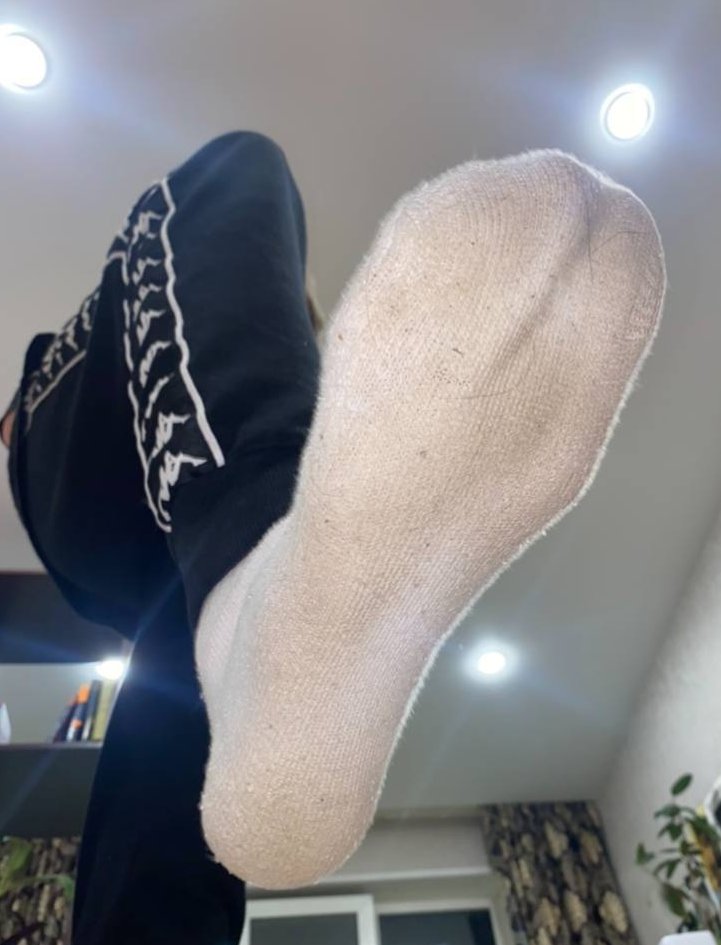 TeenmasterKir's tweet photo. Who’s kneeling and sucking my sweaty socks? Bet they make you twitch dont they?
#feetmaster #humiliation #findom #findomworship https://t.co/LNLCQwSUQJ