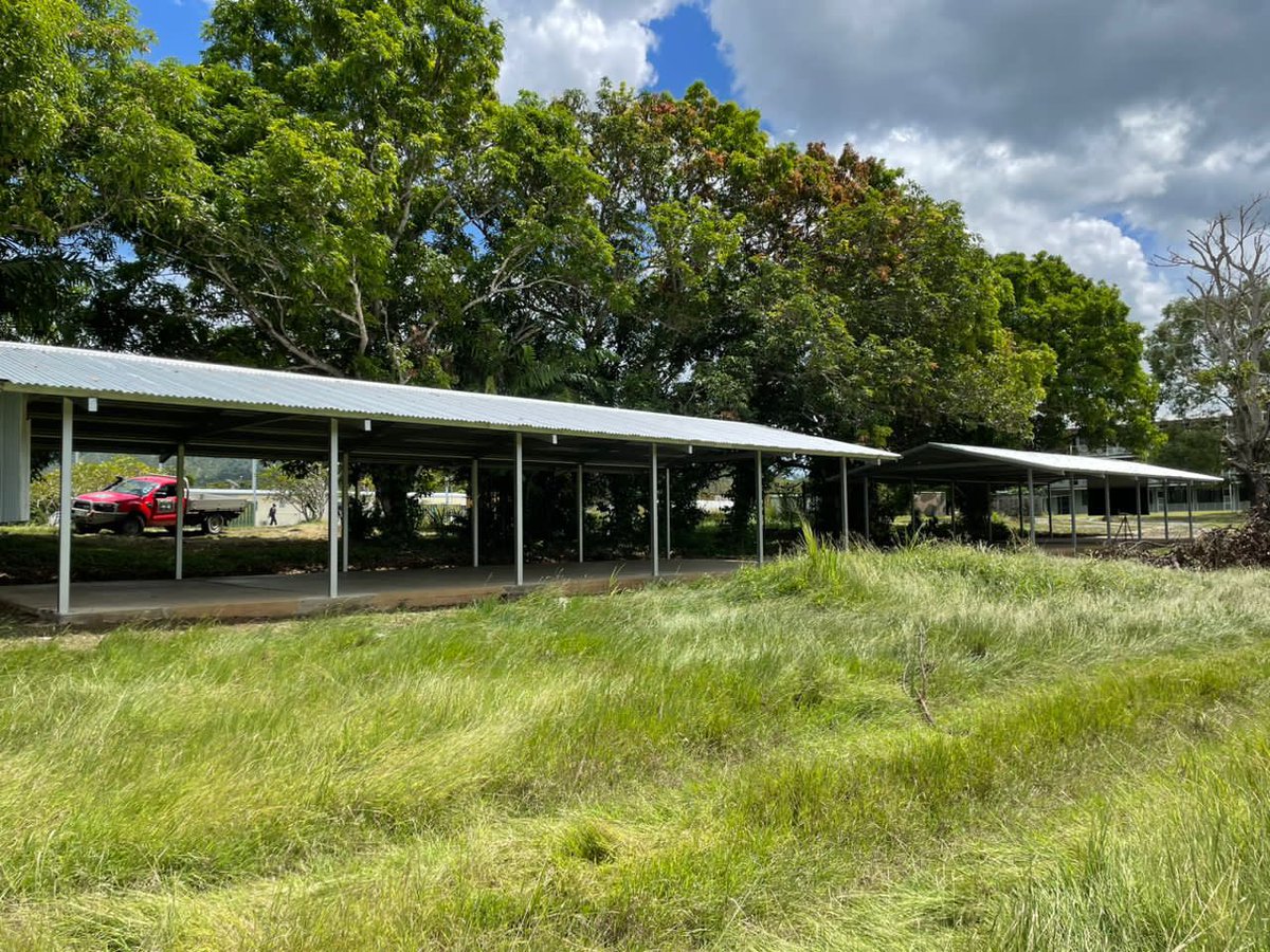 Outdoor classrooms are essential to practical lessons in close proximity to training areas. These facilities at the #PNGDF’s Goldie River Training Depot were completed by the #PNGAusPartnership recently and will enhance training effectiveness. 💪<a href="/AusHCPNG/">Ewen McDonald</a>