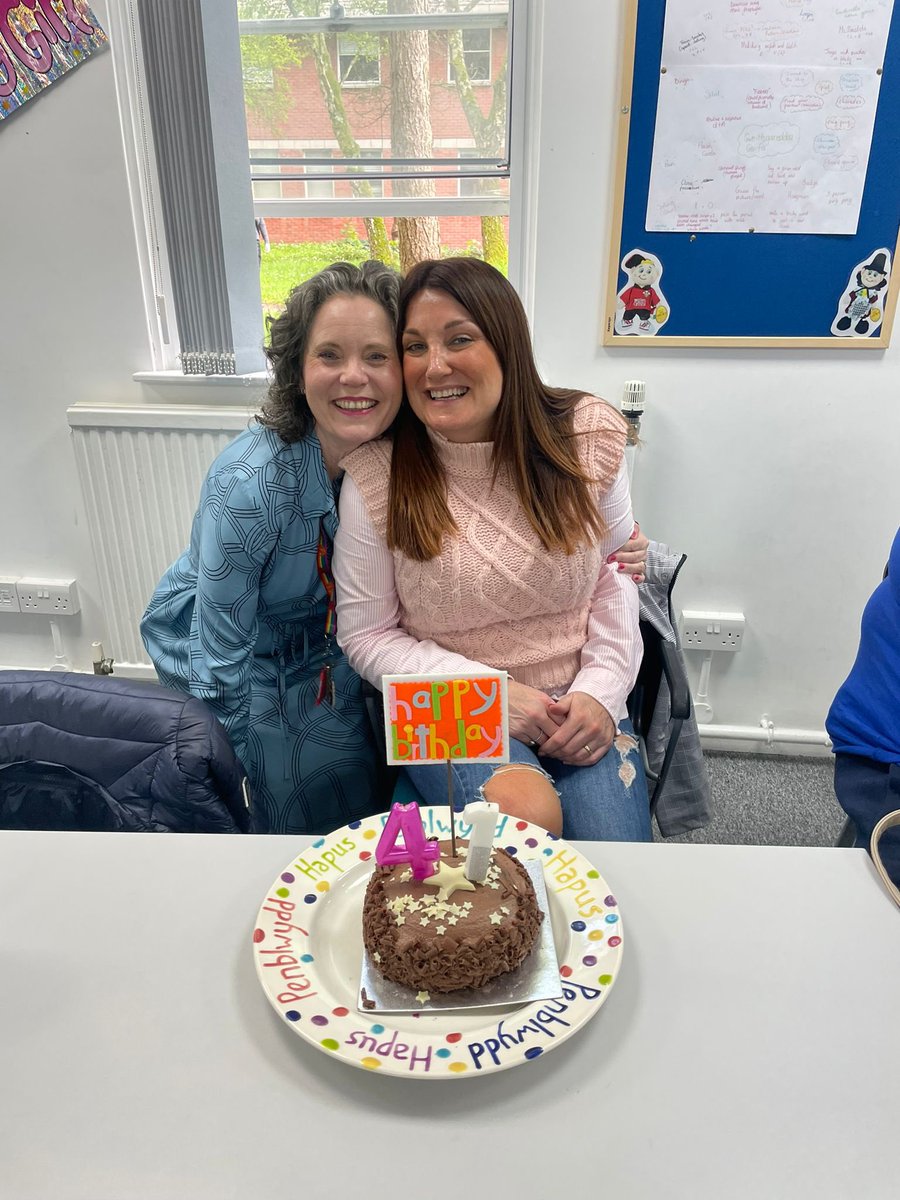 🥳 Diwrnod hyfryd yn dathlu pen-blwydd Claire! 😘